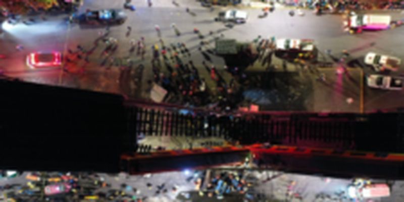 Падіння мосту в Мексиці: у країні оголосили національну жалобу за загиблими