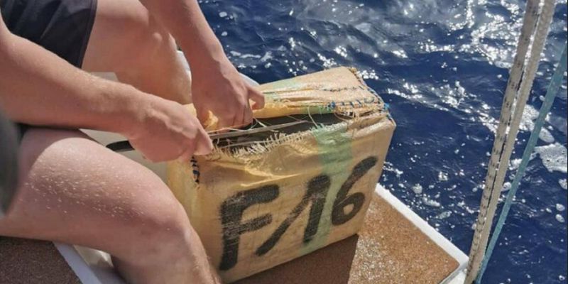 До яхти мандрівників прибило 500 кг наркотиків