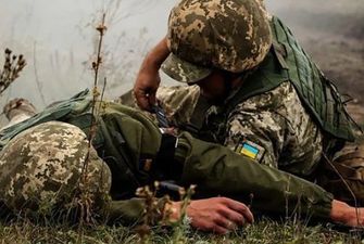 На Донбасі поранили українського воїна