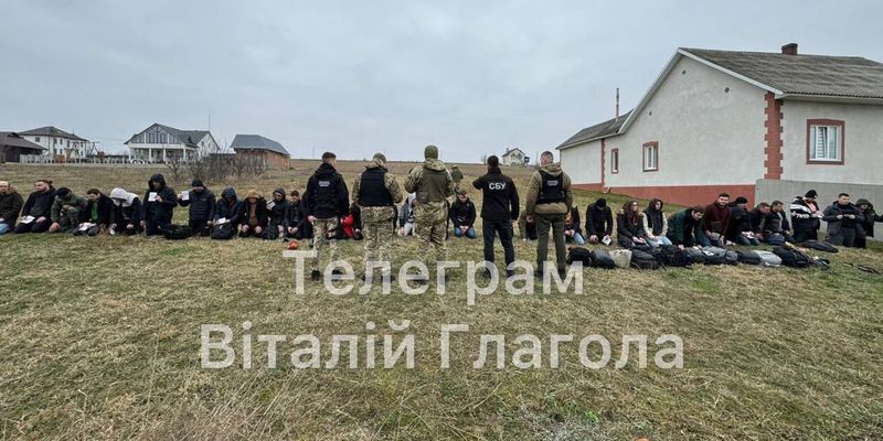 В один бус влезло 34 уклониста: появилось эпичное видео с украино-румынской границы