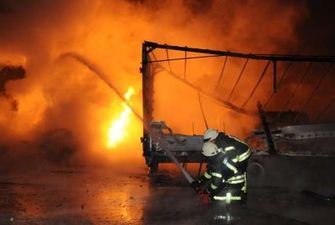 Під Вінницею згорів військовий склад 59-ї ОМПБр, рятувальники боролися з вогнем чотири години