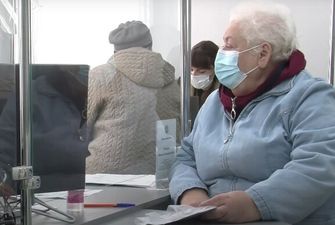 Українці, які недобрали стаж для пенсії, можуть отримувати соцдопомогу: з якими документами і куди звертатися