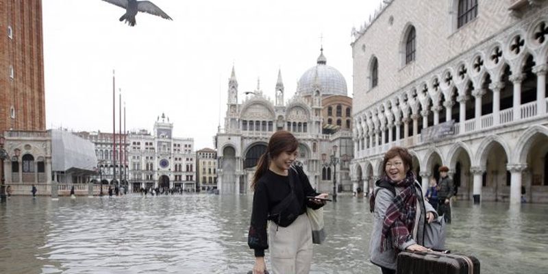 Самое сильное наводнение в Венеции за последние 50 лет: жуткие кадры
