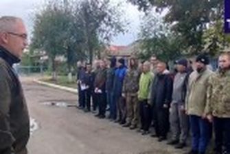 Під дулами автоматів: окупанти зумсили полонених в Оленівці голосувати на "референдумі"