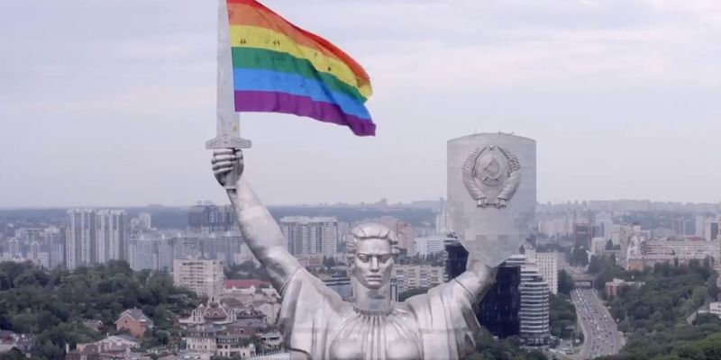 Украинская акция от KyivPride получила серебро в Каннах: ЛГБТ-флаг на Родине-Мать