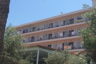 Выгнали детей: популярный отель Греции попал в громкий скандал с украинцами