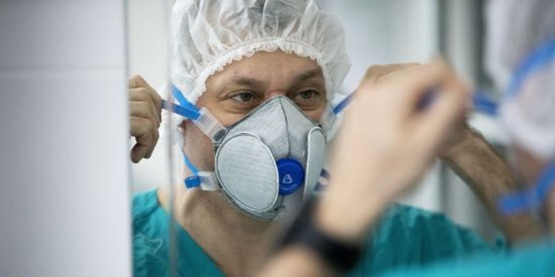 Польща переманює українських лікарів: як влада планує утримати медиків в країні