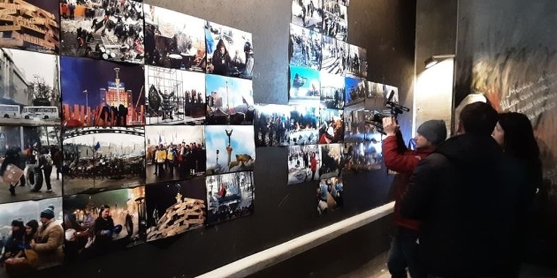 Во Франковске открыли фотовыставку «Непокоренный Майдан: 2014–2022»