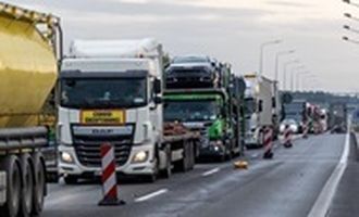 Польские фермеры блокируют движение грузовиков в двух пунктах пропуска