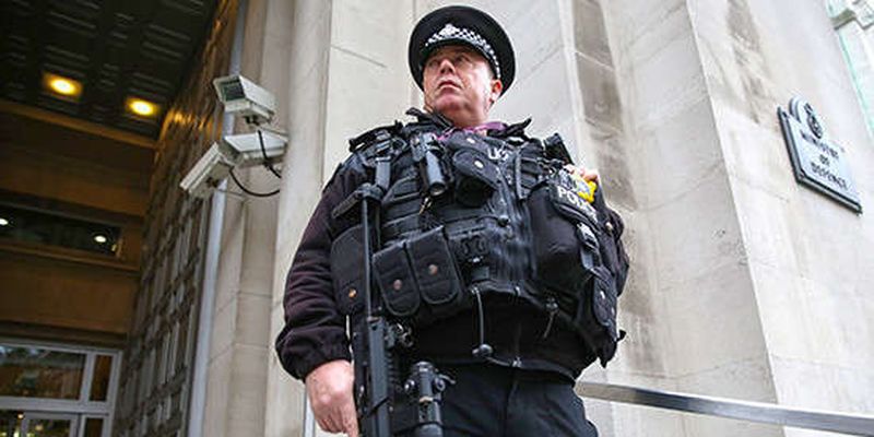 В Лондоне вооруженный мужчина резал пассажиров автобуса