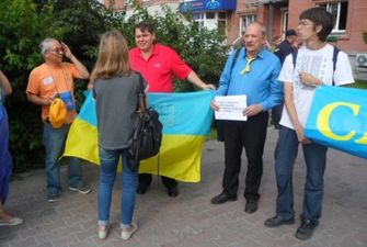 "Свободу Сенцову и Кольченку": в Новосибирске прошел пикет в честь Дня Независимости