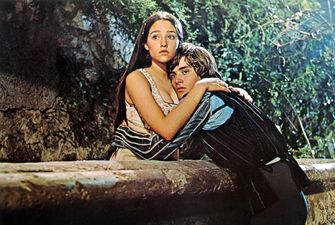 Звезды фильма "Ромео и Джульетта" требуют от Paramount полмиллиарда долларов за сексуальные сцены