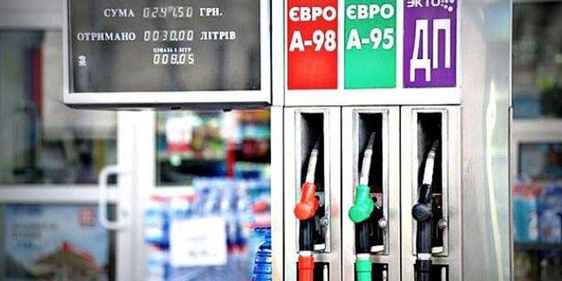 Сети АЗС OKKO и WOG 12 декабря снова опустили цены на бензин и дизельное топливо на 20-30 коп