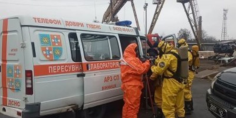 В Винницкой области из цистерны вылился аммиак: спасатели пытаются задержать ядовитое облако