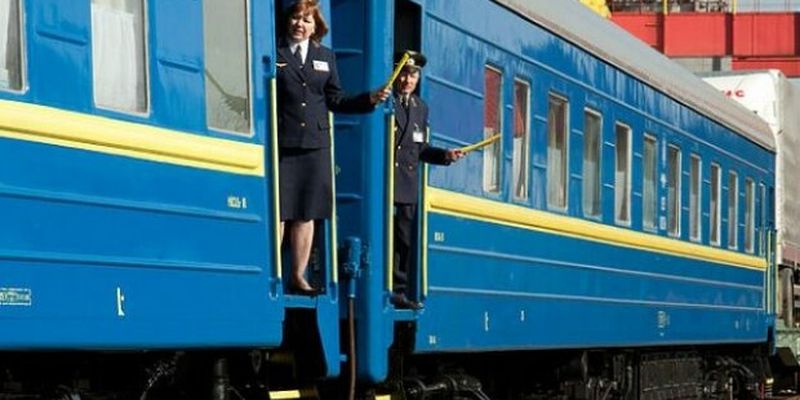 У Запоріжжі стареньку викинули з потяга, новий рекорд хамства від Укрзалізниці: "Все тут засмерділа"