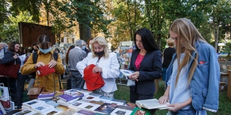 В Ужгороде продолжается Книга-фест: лучшие новинки и общение с писателями