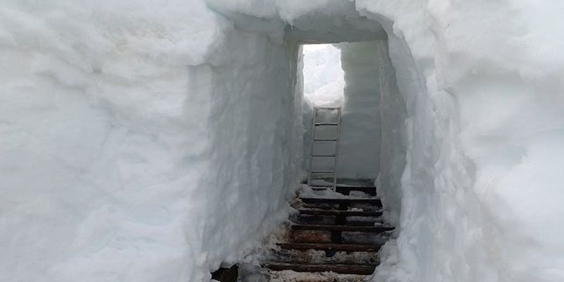 Большое откапывание: как полярники на Вернадского убирают рекордные снежные заносы