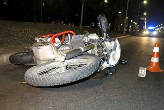На Позняках в Киеве мотоциклист на Yamaha сбил насмерть пожилого пешехода-нарушителя