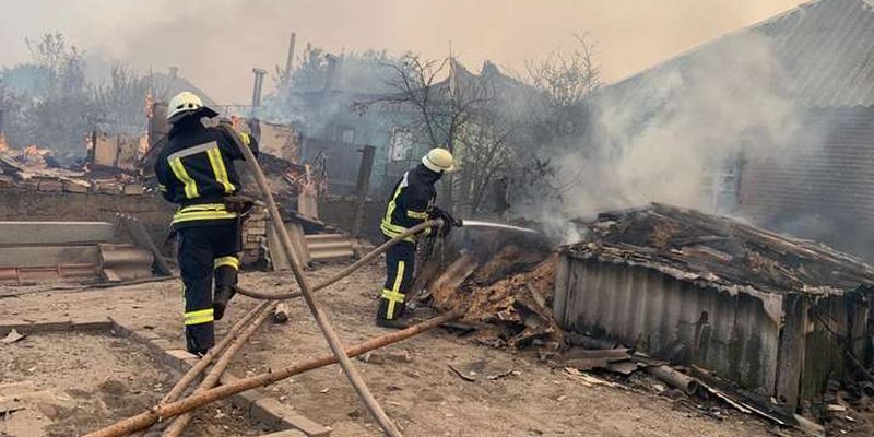 Рятувальники продовжують гасити лісову пожежу на Луганщині