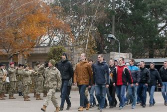Зеленский подписал указ о призыве в армию: теперь – с 18 лет