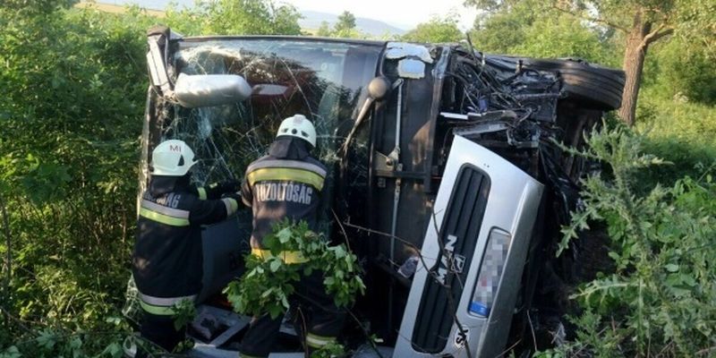 Автобус с детьми попал в ДТП в Венгрии, тринадцать пострадавших