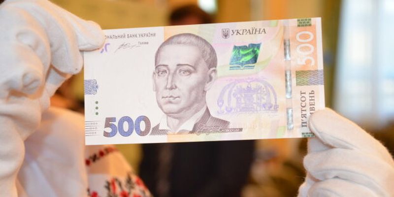 Україну заполонили підроблені гроші: як вирахувати фальшивку і не "влетіти в копійку"