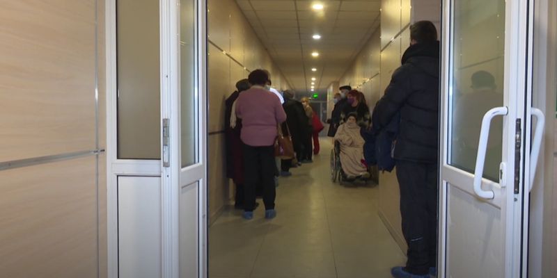 У харківській лікарні  п'яні в дим медики намагалися прийняти пацієнта: інцидент потрапив на відео