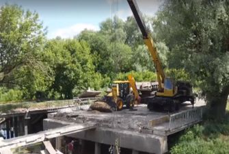 Мост, спасший Киев: в Черниговской области возобновили переправу через реку Трубеж