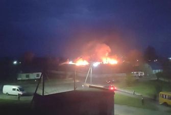 На Волыни возник масштабный пожар на складах