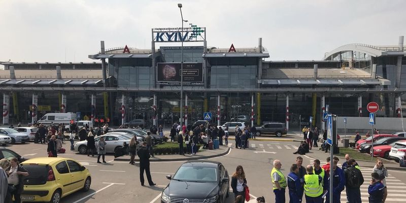 Киевский аэропорт "Жуляны" возобновил работу