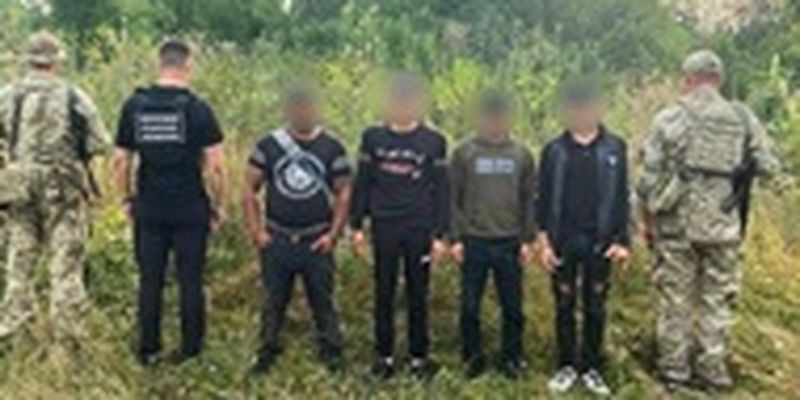 В Закарпатье остановили 15 нарушителей границы