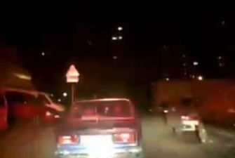 Ночные гонки: в Киеве пассажир ВАЗ во время погони выбросил сверток с наркотиками