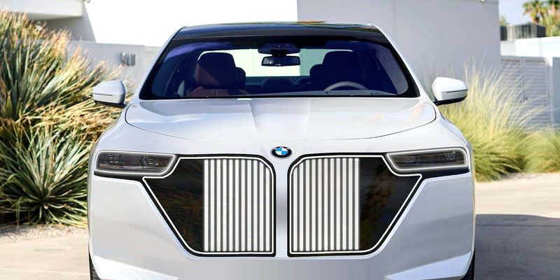 Новые модели BMW могут получить умную решетку радиатора со скрытыми фарами