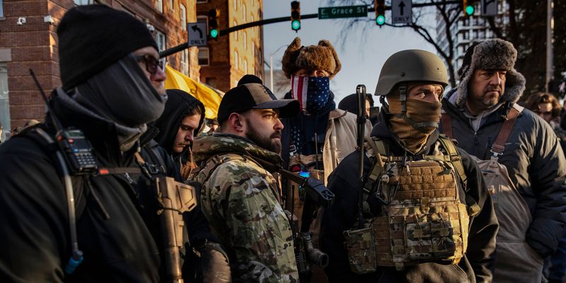 "С пистолетами и дробовиками": в США прошла мирная демонстрация