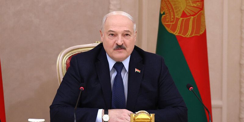 Лукашенко озвучил угрозы Кремля, призвав Зеленского не тянуть с переговорами