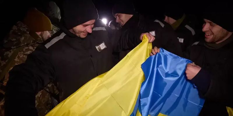 Украина вернула еще 100 человек из плена РФ