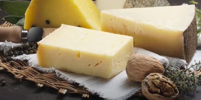 Вызывает менингит: в Украину попала партия зараженного сыра