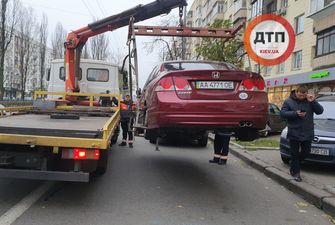 В Киеве устроили охоту на "героев парковки": фото наказания