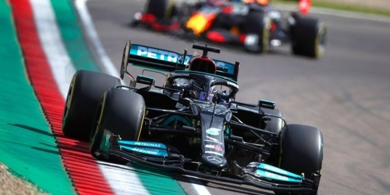 Формула-1: Хэмилтон выиграл квалификацию Гран-при Эмилии-Романьи