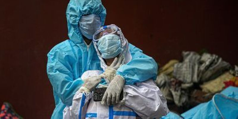 Два роки COVID-пандемії: у світі померло щонайменше п'ять мільйонів людей