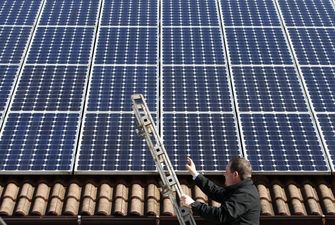 В Україні скасували "зелений" тариф для наземних сонячних електростанцій