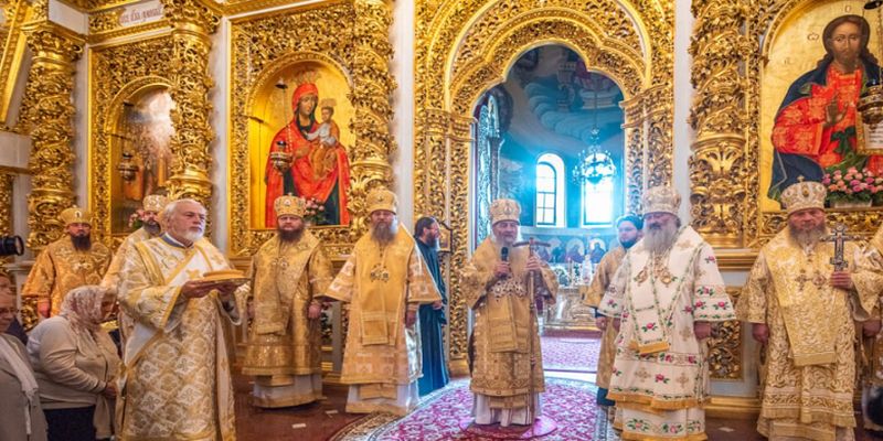 В Киево-Печерской лавре верующие УПЦ почтили память апостолов Петра и Павла