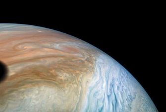 NASA показало фото солнечного затмения на Юпитере