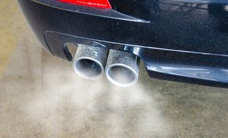 Евросоюз утвердил запрет на бензиновые и дизельные авто с уступками Германии