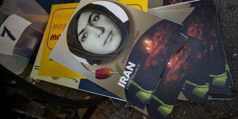 "Хіджаб, що палає": Іран лихоманить від масових акцій після смерті студентки