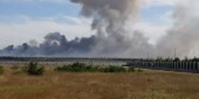 Все тільки починається: Подоляк відреагував на вибухи в Криму