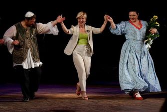 Житомирский театр завершил сезон премьерным спектаклем без зрителей
