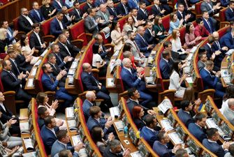 Эксперт рассказал о том, куда тратят полученные бюджетные деньги депутаты Рады