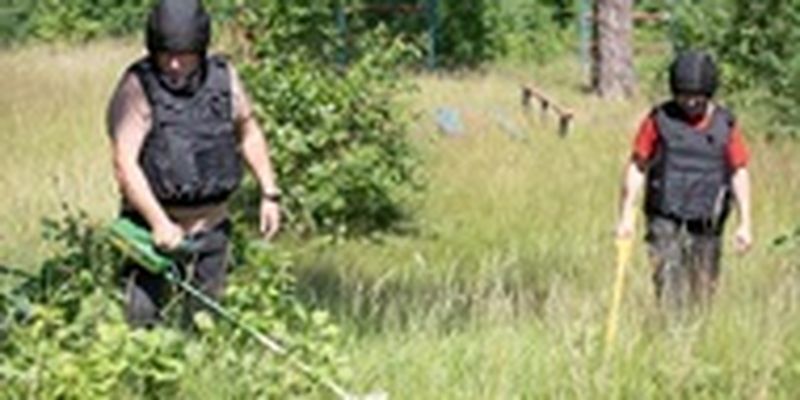 В Пуще-Водице ищут взрывчатку в детсадах и школах