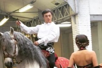 На подиум в Париже вывели лошадь
